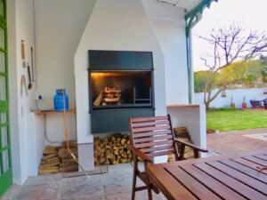 Whistlewood Guest House - Main Patio