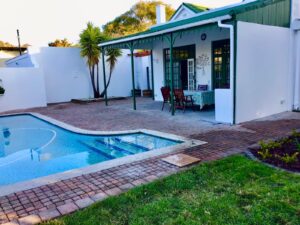 Whistlewood Guest House - Main Patio