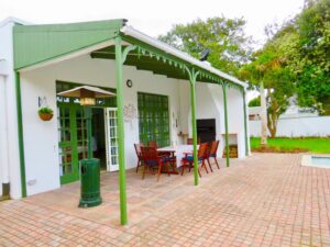 Whistlewood Guest House - Main Patio