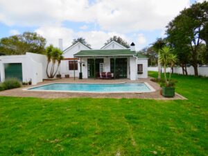 Whistlewood Guest House - Main Patio