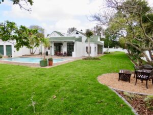 Whistlewood Guest House - Main Patio