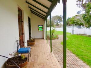 Whistlewood Guest House - Side Patio